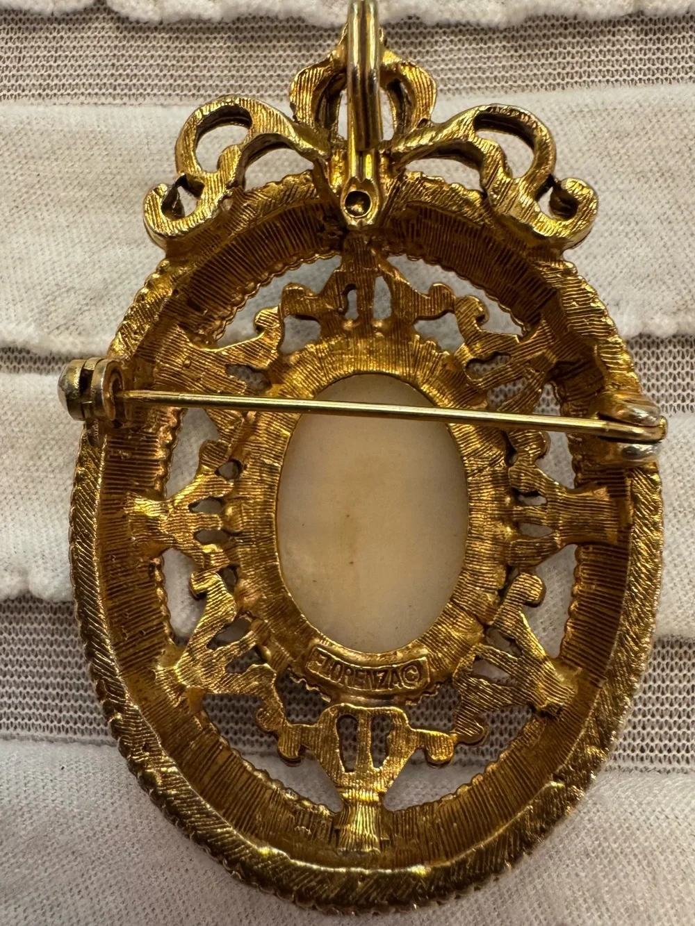 Vintage Signed FLORENZA Crown Cameo Brooch Pendant Gold Tone Ornate Filigree